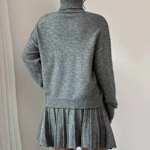 Grey Casual Women's Solid Color Loose Pleated Skirt And Turtleneck Sweater Suit - Picture 2 of 5